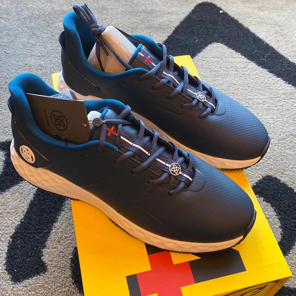 Mens golf shoes